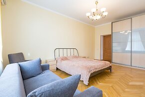 Holiday Apartment near Moscow River