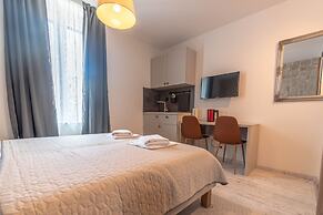 City Center Studio Apartments L&B