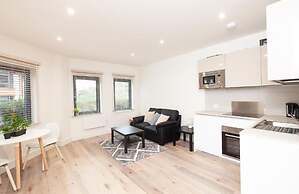 Deluxe Heathrow Apartments & Parking
