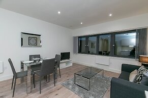Deluxe Heathrow Apartments & Parking