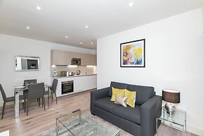 Deluxe Heathrow Apartments & Parking