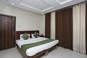 OYO 8590 Hotel Sea