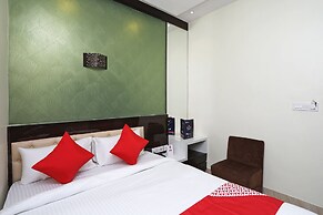 OYO 15617 Abi's Inn