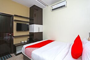 OYO 15617 Abi's Inn