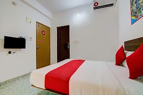 OYO 15695 Varcity Comforts
