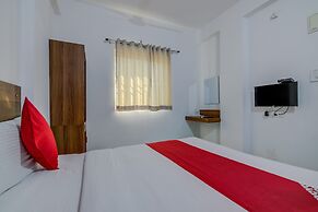 OYO 15695 Varcity Comforts