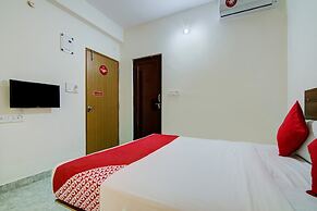 OYO 15695 Varcity Comforts