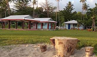 Vaiula Beach Fales