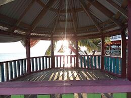 Vaiula Beach Fales
