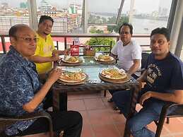 4 Rivers Hotel