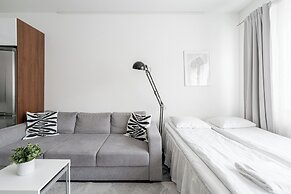 1BR Downtown Apt with Sauna, Hosts up to 8 Guests