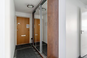 1BR Downtown Apt with Sauna, Hosts up to 8 Guests