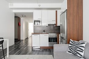 1BR Downtown Apt with Sauna, Hosts up to 8 Guests