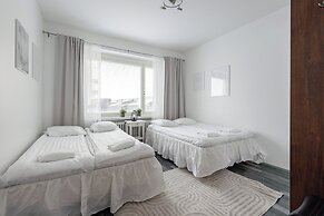 1BR Downtown Apt with Sauna, Hosts up to 8 Guests