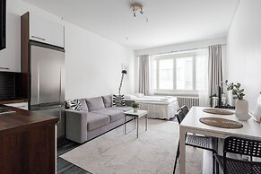 1BR Downtown Apt with Sauna, Hosts up to 8 Guests