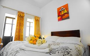 Colonial House Inn - Hostel