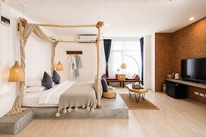 YOLO Bangkok Boutique Hotel