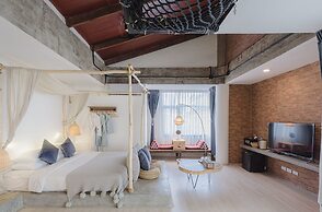 YOLO Bangkok Boutique Hotel