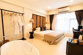 YOLO Bangkok Boutique Hotel