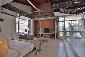 YOLO Bangkok Boutique Hotel