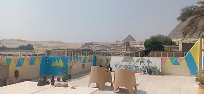 Pyramids Overlook Inn
