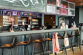 Moxy Edinburgh Airport