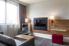 Moxy Edinburgh Airport