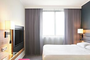 Moxy Edinburgh Airport