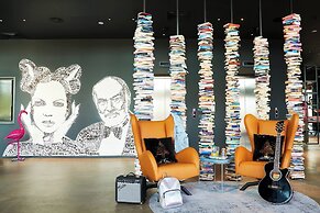 Moxy Edinburgh Airport