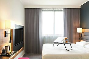 Moxy Edinburgh Airport