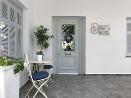 Dina's House