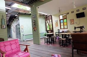 RoomQuest Amphawa Floating Market