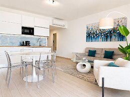 Isola Bella Infinity Suites