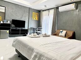 Chainatgrand Hotel