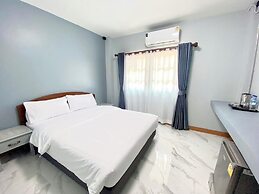 Chainatgrand Hotel