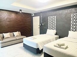 Chainatgrand Hotel