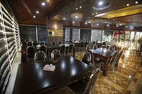 Isra Hotel
