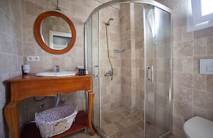 Vinifera Vineyards Hotel
