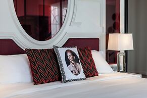 La Seine Boutique Hotel