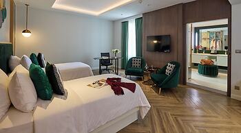 La Seine Boutique Hotel