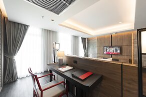 Ramada Plaza by Wyndham Chao Fah