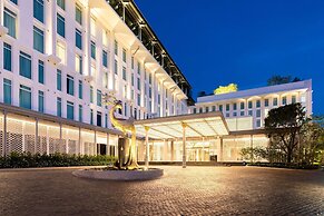 Ramada Plaza by Wyndham Chao Fah