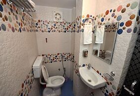 Walkin Shiva P Guest House