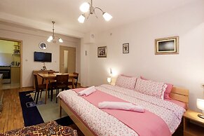 Bogdanovski Studios & Guest Rooms