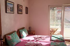 Bogdanovski Studios & Guest Rooms