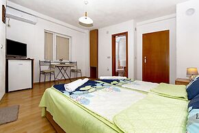 Bogdanovski Studios & Guest Rooms