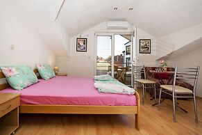 Bogdanovski Studios & Guest Rooms