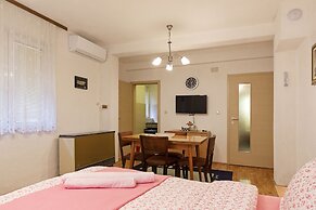 Bogdanovski Studios & Guest Rooms