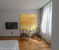 Mojzo Inn Boutique