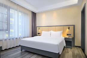 Wing Hotel Guilin - Central Square